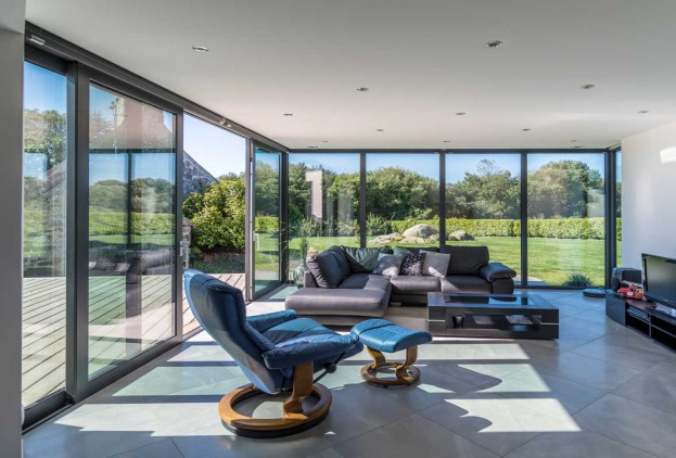 Aluminium Fenster-Wohnzimmer-mit-Panoramaaussicht