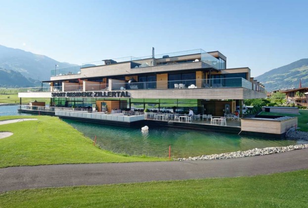 architekten-heroal-Golfhotel Zillertal mit Alpen im Hintergrund