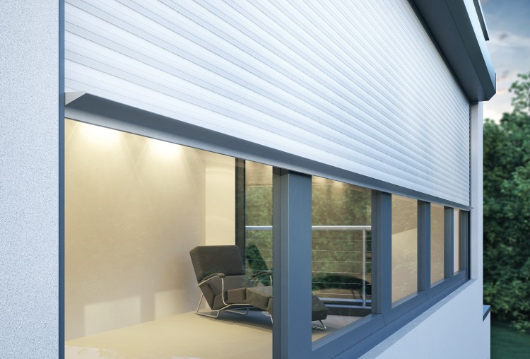 Smart Home-Rollladen Detailansicht halb geoeffnet