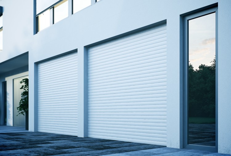 Smart Home-zwei Rolltore weiss