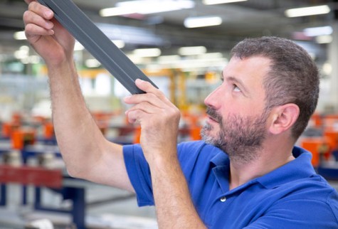 Jobmessen-heroal-mitarbeiter-im-gespraech